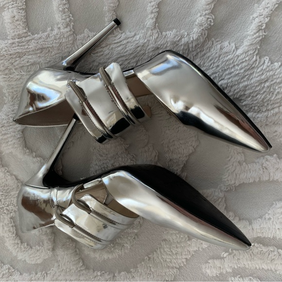 Kenneth Cole Stiletto Shoes: Silver Mirror, Wide Stretchy Front Strap. Size 9.5 - Picture 7 of 13